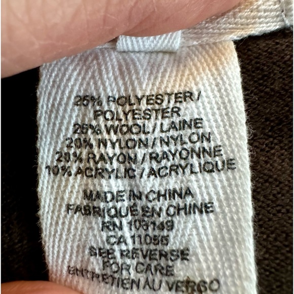 H. ONE wool/nylon/poly blend brown sweater, size M. Pretty, delicate pattern. - Picture 9 of 10